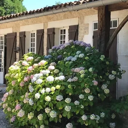 Holiday home Stylish Rural With Pool Sleeps 14 Guests Brossac