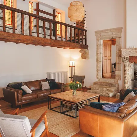 Holiday home Stylish Rural With Pool Sleeps 14 Guests