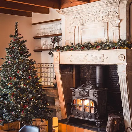 Stylish Rural With Pool Sleeps 14 Guests Holiday home
