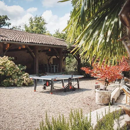 Stylish Rural With Pool Sleeps 14 Guests Holiday home *