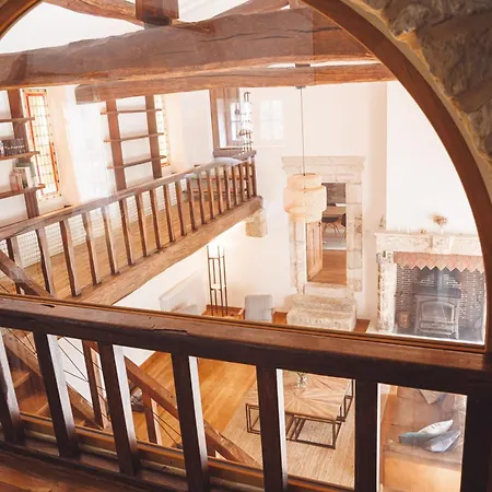 Stylish Rural With Pool Sleeps 14 Guests *