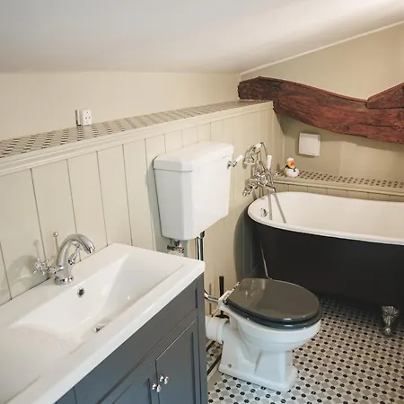 Stylish Rural With Pool Sleeps 14 Guests Holiday home
