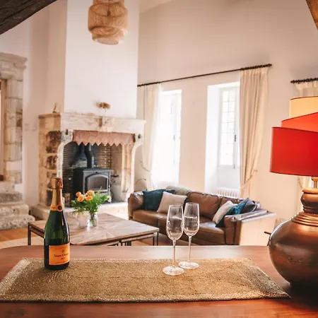 Stylish Rural With Pool Sleeps 14 Guests Brossac