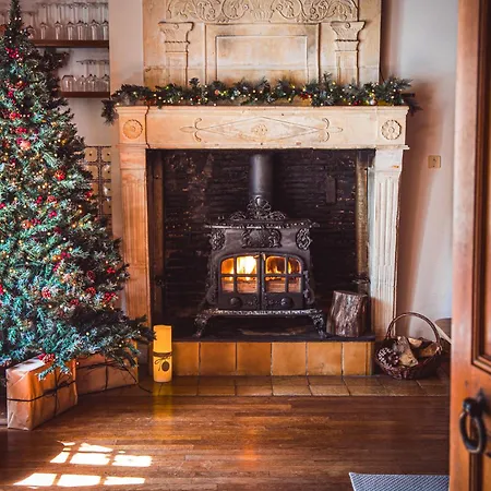 Holiday home Stylish Rural With Pool Sleeps 14 Guests *