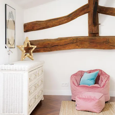 Stylish Rural With Pool Sleeps 14 Guests Holiday home *