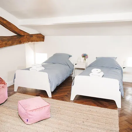 Stylish Rural With Pool Sleeps 14 Guests
